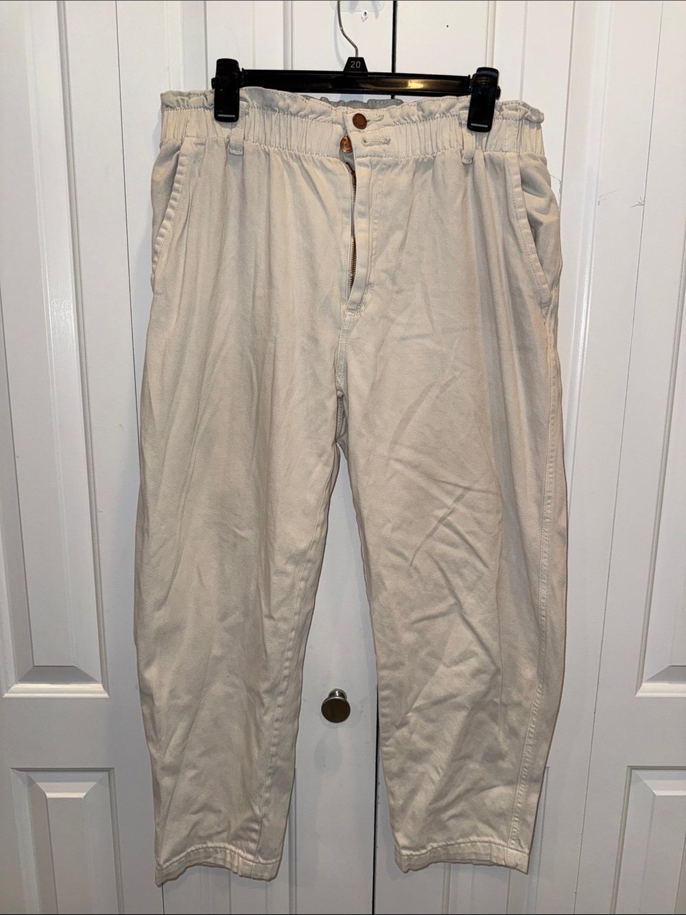 Universal Off-White Elastic Waist Cropped Pants
